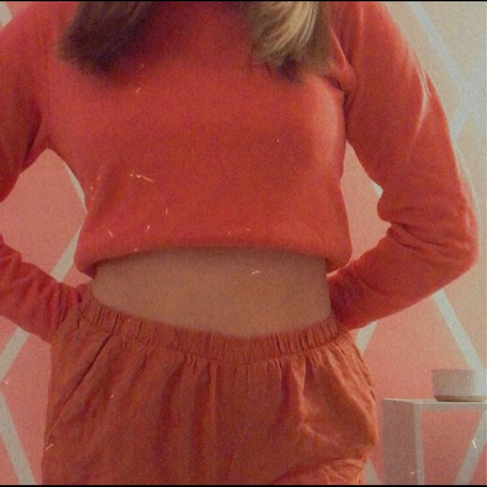 Pink/dark salmon vineyard vines sweatshirt.